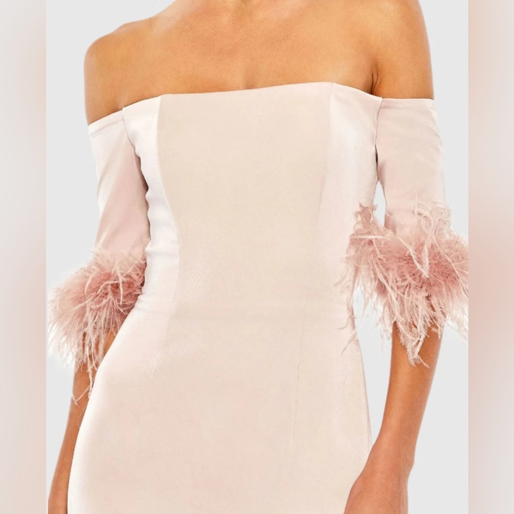 Mac Duggal A11441 | Blush | Feather Off The Shoulder |
Column Gown | Women’s 14